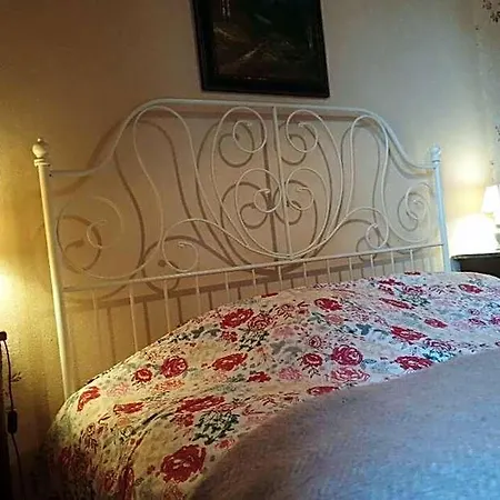 D'hotes La Fougeraie Bed & Breakfast Malvières